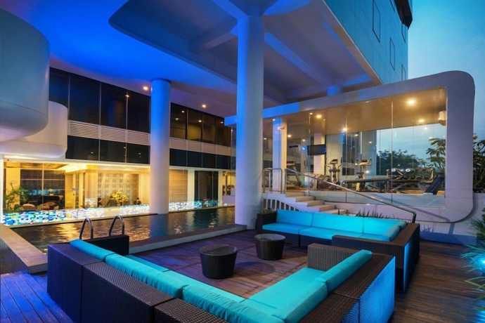 Imagen de la piscina del Hotel Blue Sky Petamburan. Foto 18