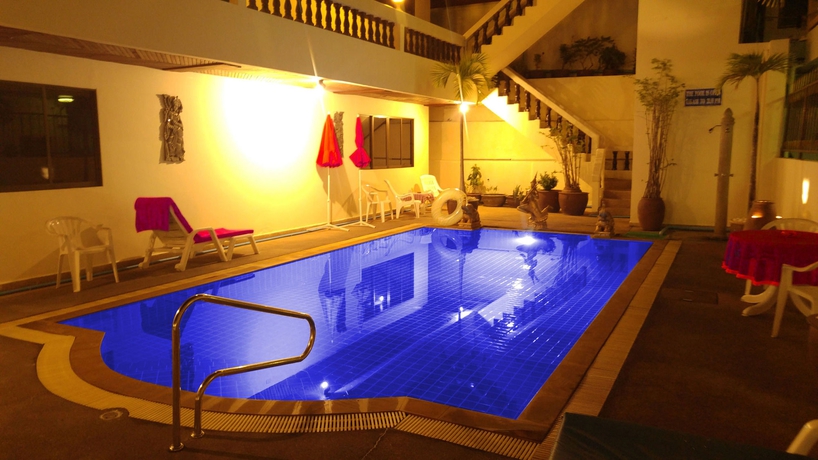 Imagen de la piscina del Hotel Blue Sky Residence. Foto 14