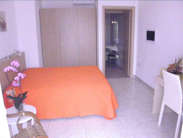 Imagen de la habitación del Hotel Blue Sky, San Foca. Foto 8