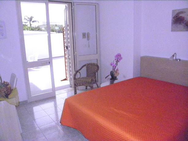 Imagen de la habitación del Hotel Blue Sky, San Foca. Foto 17