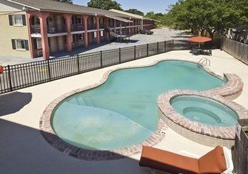 Imagen de la piscina del Hotel Blue Star Inn, Lafayette. Foto 16
