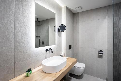 Imagen de la habitación del Hotel Blue Star Luxury. Foto 19