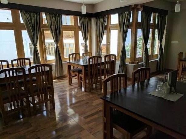 Imagen del bar/restaurante del Hotel Blue Stone, Leh. Foto 3