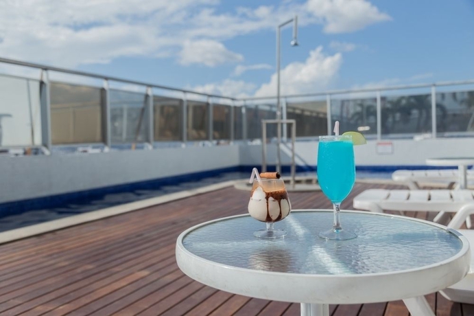Imagen de la piscina del Hotel Blue Tree Premium Manaus. Foto 16