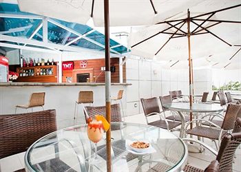 Imagen del bar/restaurante del Hotel Blue Tree Towers Maca&eacute;. Foto 4