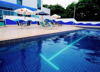 Imagen de la piscina del Hotel Blue Tree Towers Maca&eacute;. Foto 17