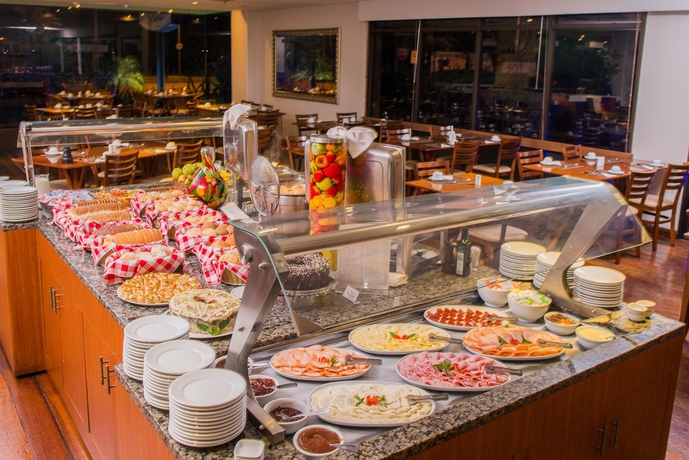 Imagen del bar/restaurante del Hotel Blue Tree Towers Millenium Porto Alegre. Foto 3