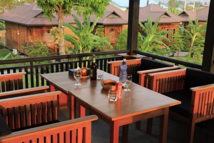 Imagen del bar/restaurante del Hotel Blue Vanda Lodge. Foto 5