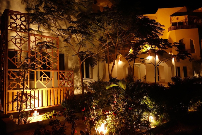 Imagen de los exteriores del Hotel Blue Vision Diving. Foto 9