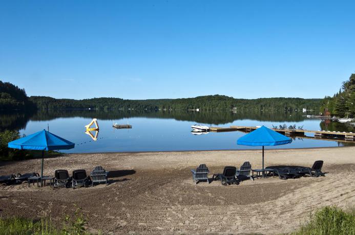 Imagen de los exteriores del Hotel Blue Water Acres. Foto 5
