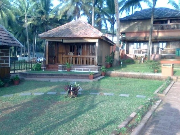 Imagen de los exteriores del Hotel Blue Water Beach Resort. Foto 10