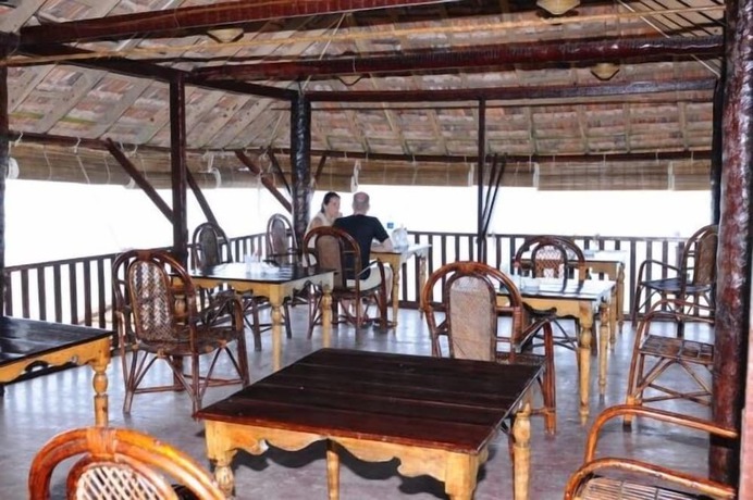 Imagen del bar/restaurante del Hotel Blue Water Beach Resort. Foto 7