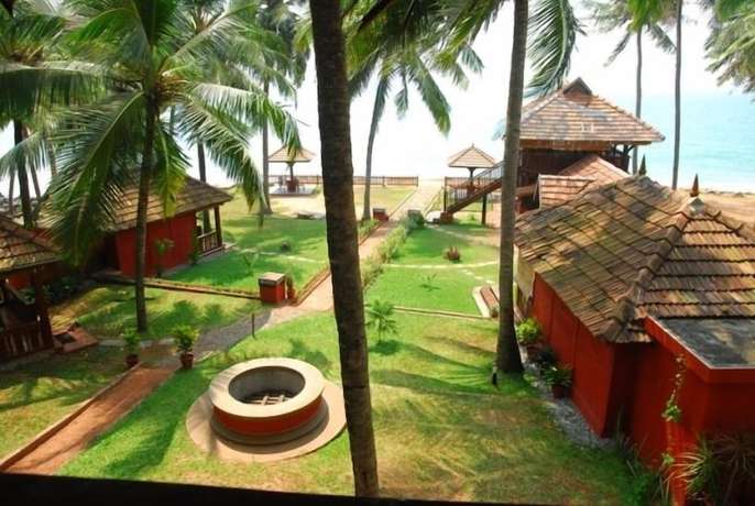 Imagen de los exteriores del Hotel Blue Water Beach Resort. Foto 17