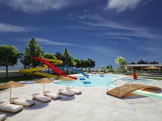 Imagen de la piscina del Hotel Blue Water Resort. Foto 17