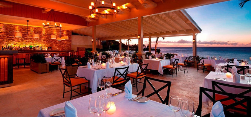 Imagen del bar/restaurante del Hotel Blue Waters Resort and Spa. Foto 3
