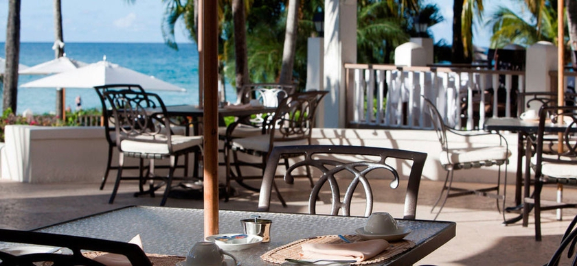 Imagen del bar/restaurante del Hotel Blue Waters Resort and Spa. Foto 4