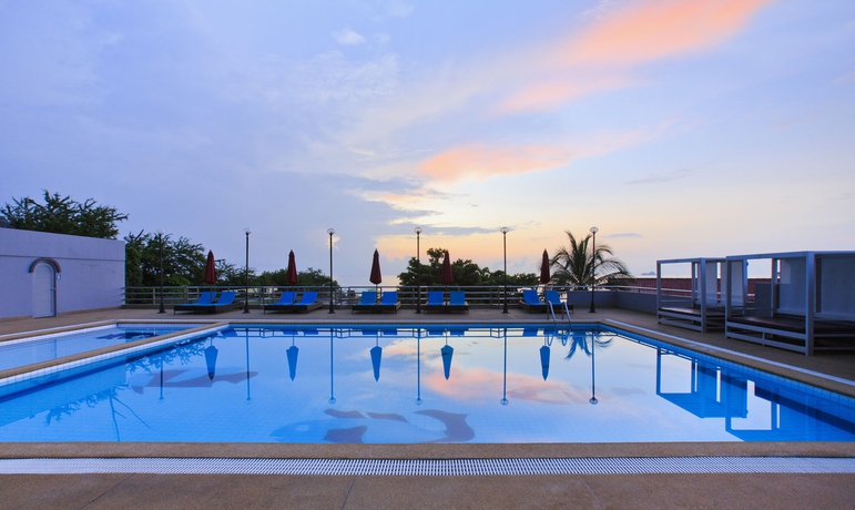 Imagen de la piscina del Hotel Blue Wave Hua Hin. Foto 15