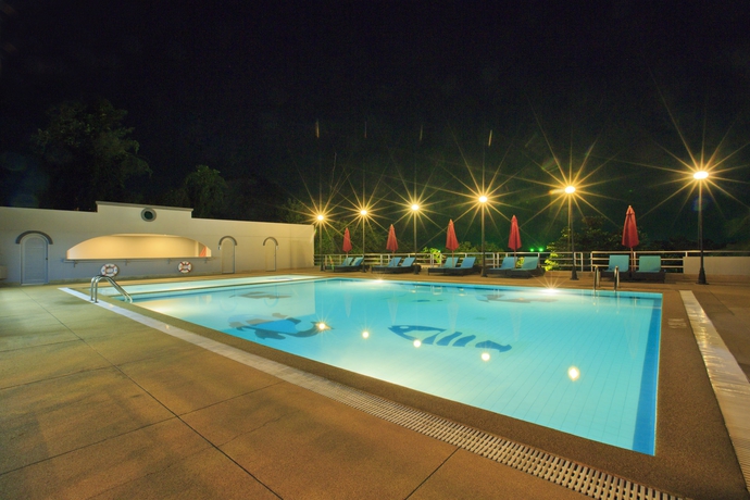 Imagen de la piscina del Hotel Blue Wave Hua Hin. Foto 16