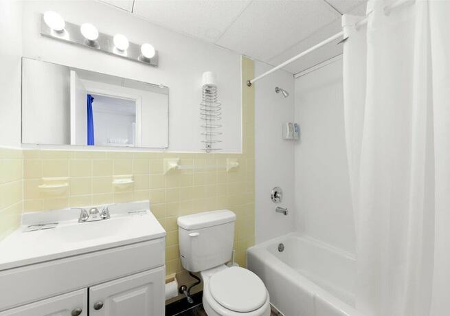Imagen general del Hotel Blue Wave Inn. Foto 2