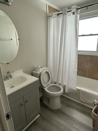 Imagen de la habitación del Hotel Blue Wave Inn. Foto 20