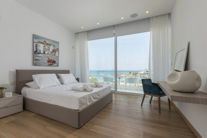 Imagen general del Hotel Blue Waves Protaras Beachfront Villa 3. Foto 7