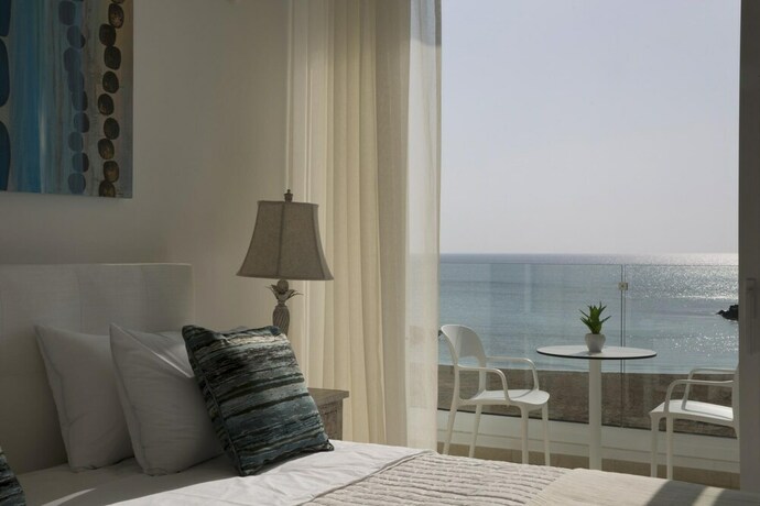 Imagen general del Hotel Blue Waves Protaras Beachfront Villa 3. Foto 11