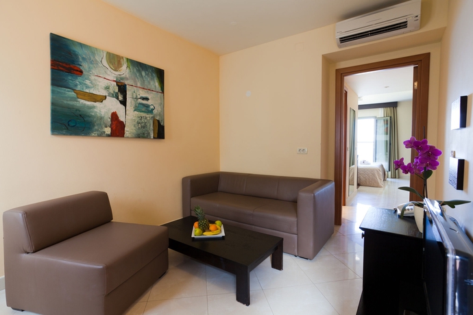 Imagen de los interiores del Hotel Blue Waves Resort. Foto 12