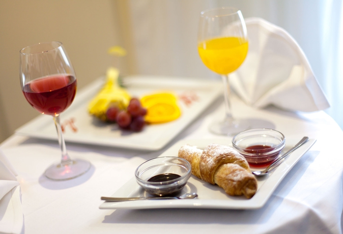 Imagen del bar/restaurante del Hotel Blue Waves Resort. Foto 3