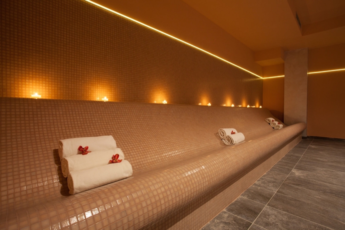 Imagen de la piscina del Hotel Blue Waves Resort. Foto 16