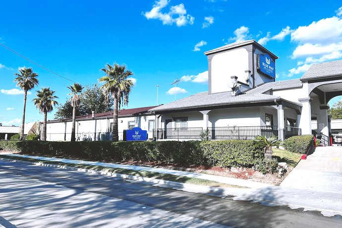 Imagen general del Hotel Blue Way Inn and Suites By Jasper Houston. Foto 2