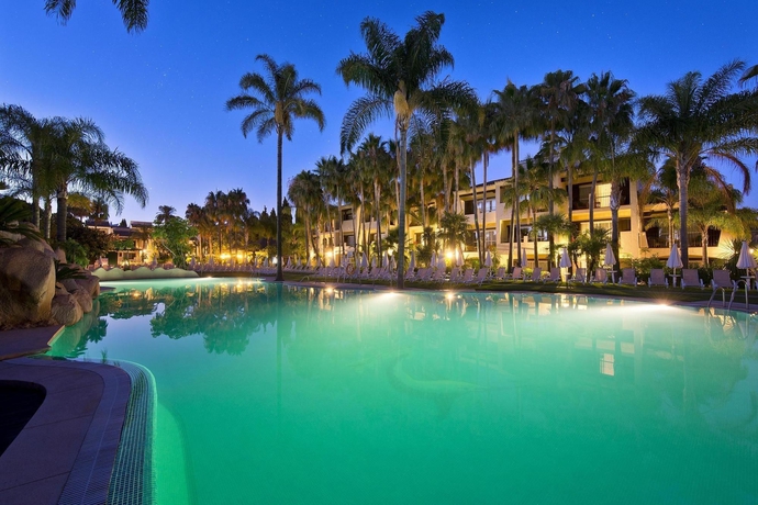 Imagen de la piscina del Hotel BlueBay Banus. Foto 13