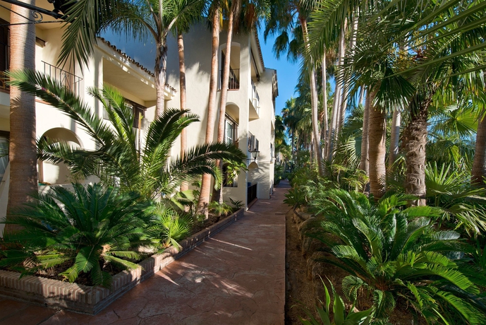 Imagen de los exteriores del Hotel BlueBay Banus. Foto 10