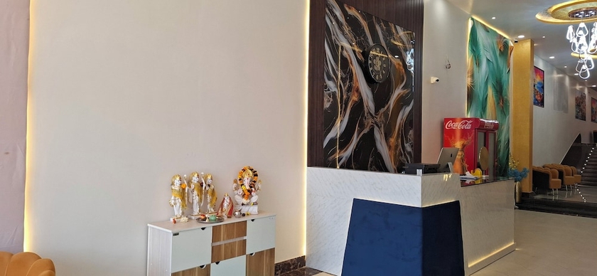 Imagen de los interiores del Hotel BlueNeck Ayodhya-Near ShriRam Mandir. Foto 10