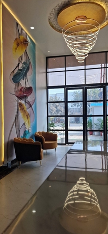 Imagen de los interiores del Hotel BlueNeck Ayodhya-Near ShriRam Mandir. Foto 14