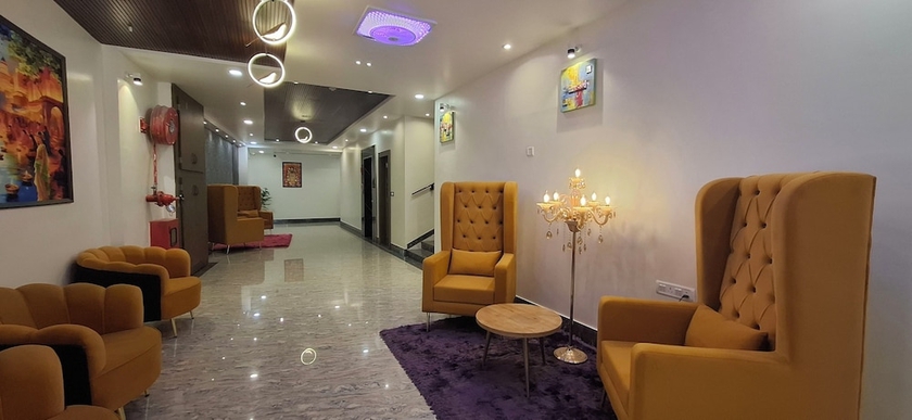 Imagen de los interiores del Hotel BlueNeck Ayodhya-Near ShriRam Mandir. Foto 16