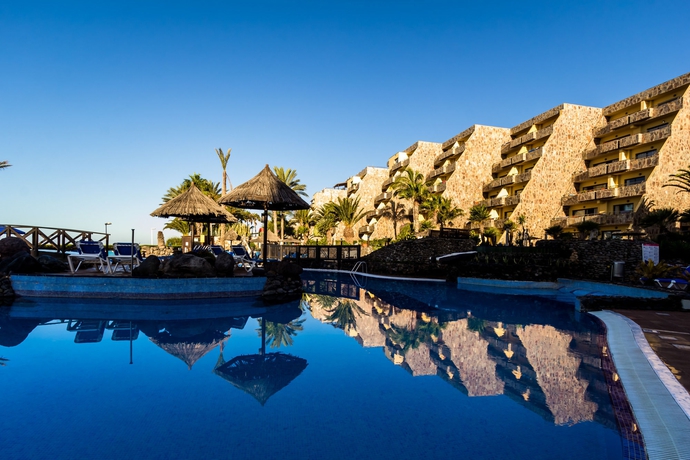 Imagen de la piscina del Hotel Bluebay Beach Club. Foto 7