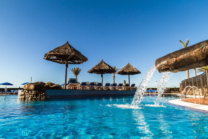 Imagen de la piscina del Hotel Bluebay Beach Club. Foto 8