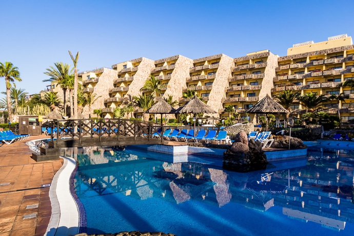 Imagen de la piscina del Hotel Bluebay Beach Club. Foto 10