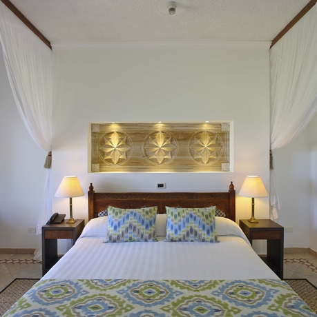 Imagen de la habitación del Hotel Bluebay Beach Resort and Spa. Foto 6