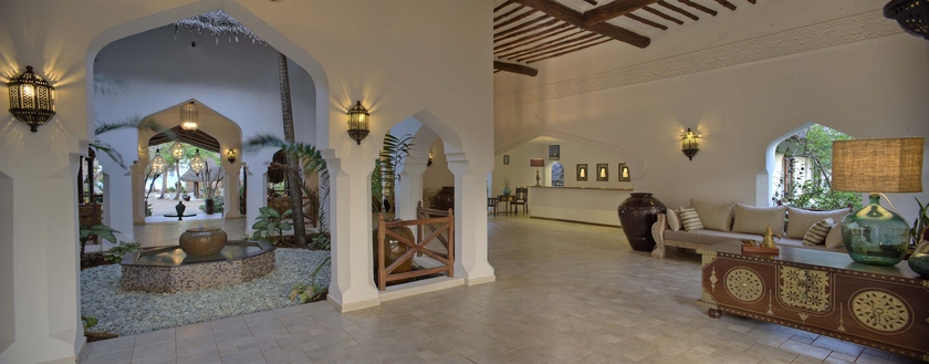 Imagen de los interiores del Hotel Bluebay Beach Resort and Spa. Foto 13