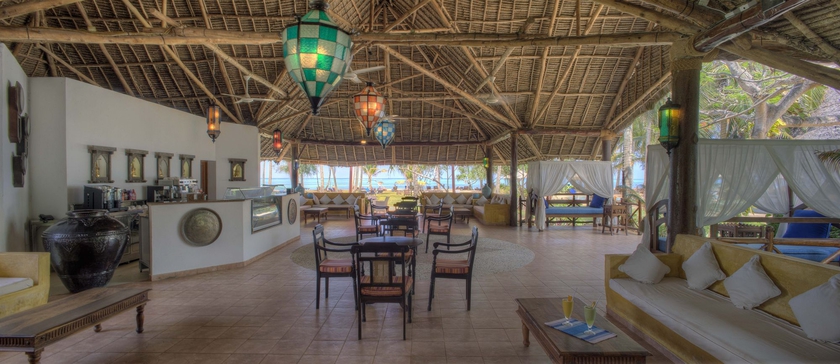 Imagen de los exteriores del Hotel Bluebay Beach Resort and Spa. Foto 10