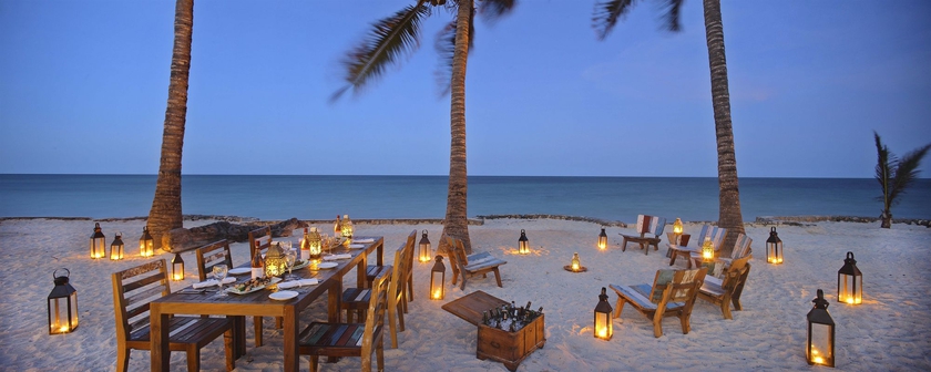 Imagen del bar/restaurante del Hotel Bluebay Beach Resort and Spa. Foto 4