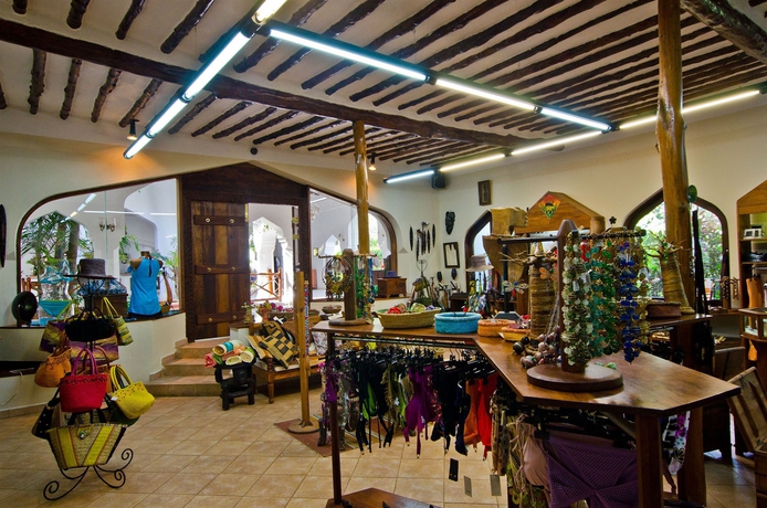 Imagen general del Hotel Bluebay Beach Resort and Spa. Foto 2