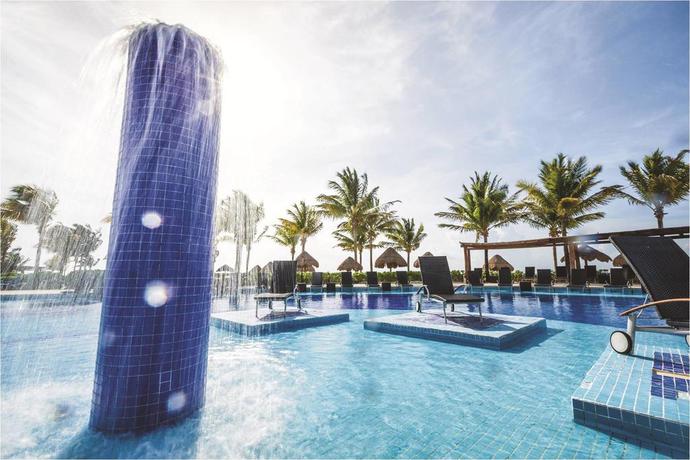 Imagen general del Hotel Bluebay Grand Esmeralda All Inclusive. Foto 7