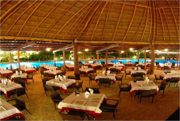 Imagen general del Hotel Bluebay Grand Esmeralda All Inclusive. Foto 11