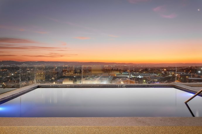 Imagen de la piscina del Hotel Blueberry Hill, Roodepoort. Foto 20