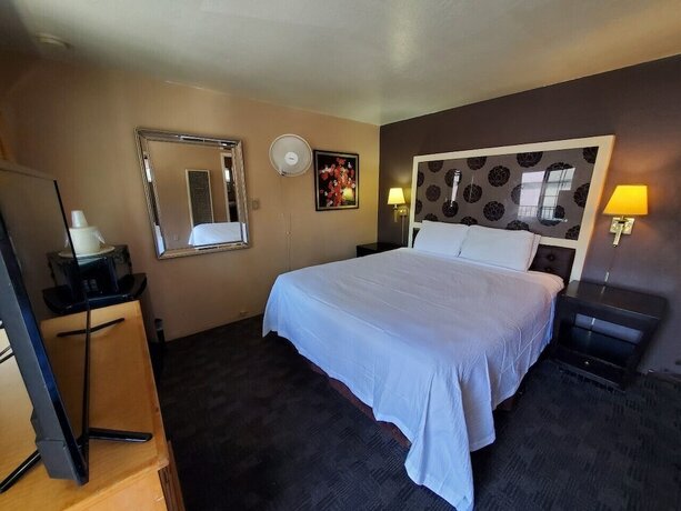 Imagen general del Hotel Bluebird Day Inn and Suites. Foto 4