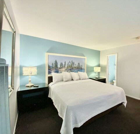 Imagen de la habitación del Hotel Bluebird Day Inn and Suites. Foto 12