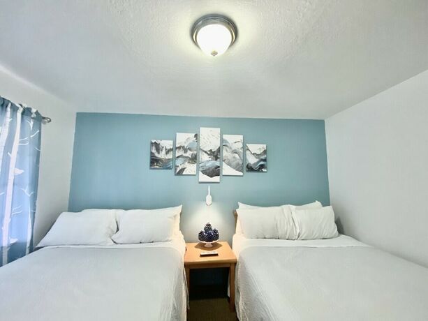 Imagen general del Hotel Bluebird Day Inn and Suites. Foto 5
