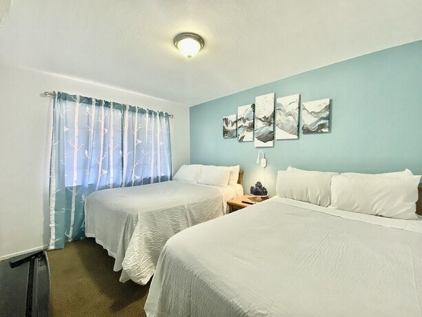 Imagen de la habitación del Hotel Bluebird Day Inn and Suites. Foto 16